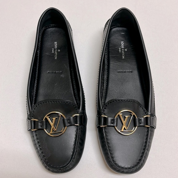 NWOT Louis Vuitton black leather driving loafers